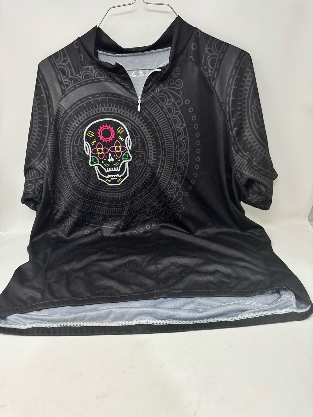 Performance men’s  Sz XLBlack Sugar Skull cycling shirt preowned quarter zip